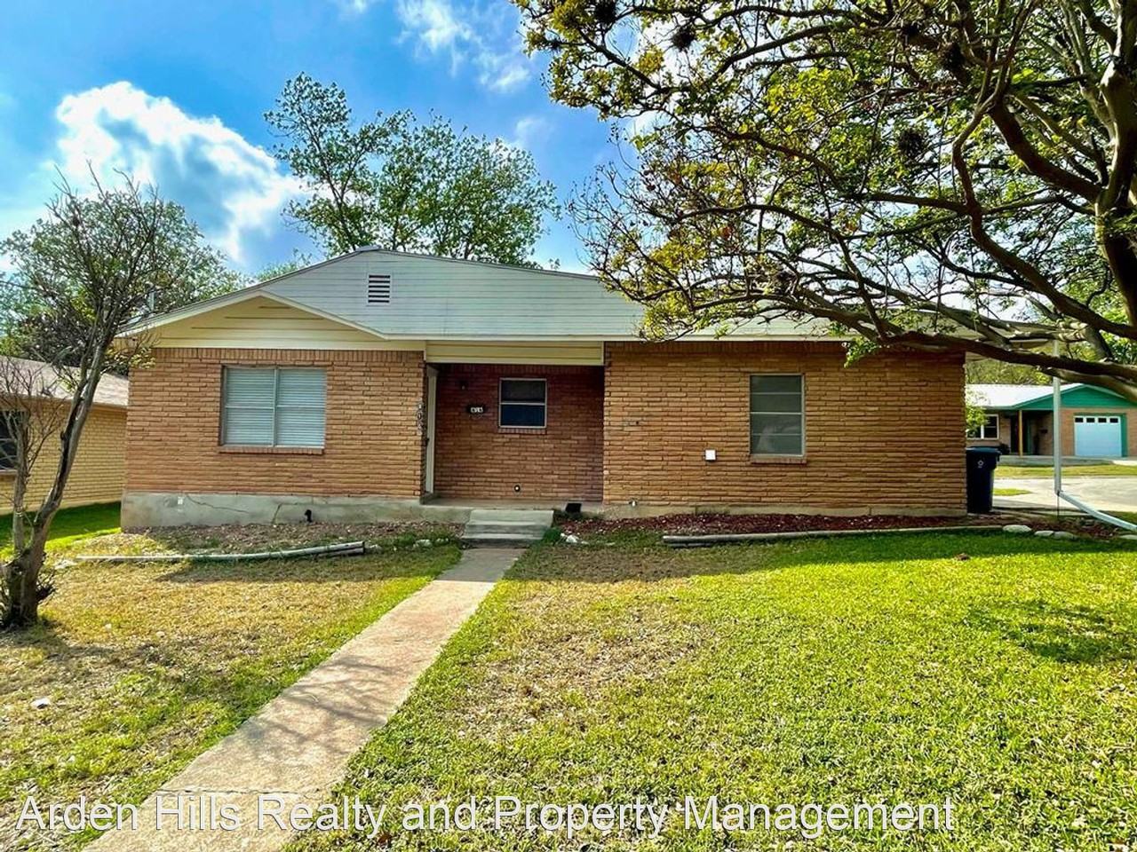 816 Lamar St, Kerrville, TX 78028 3 Bedroom House for 1,500/month Zumper