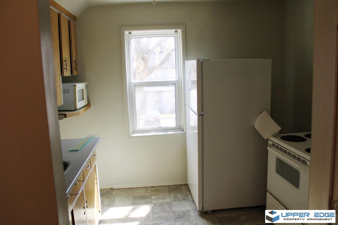 196 Eugenie St - Photo 3 of 5