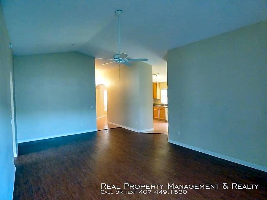 13831 Guildhall Cir - Photo 2 of 14