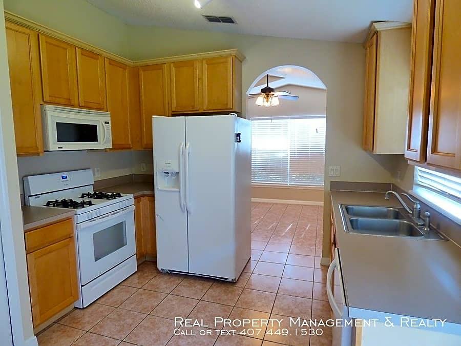 13831 Guildhall Cir - Photo 3 of 14