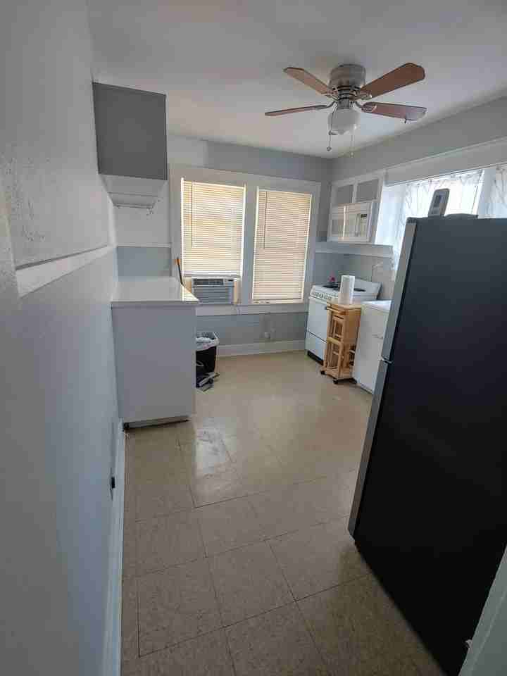 Stiles Apartment - Photo 3 of 9