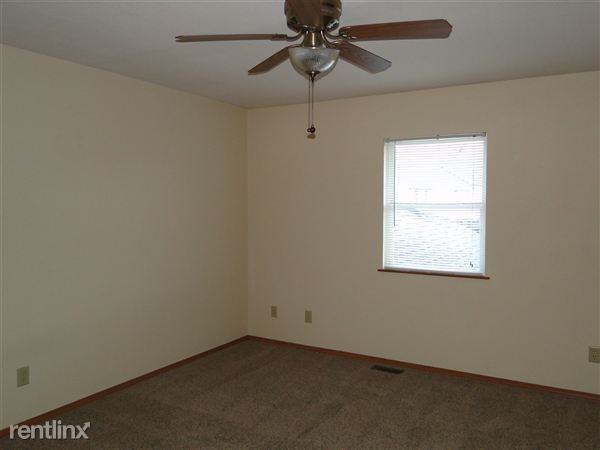 Hunters Point Townhomes - Photo 3 of 9