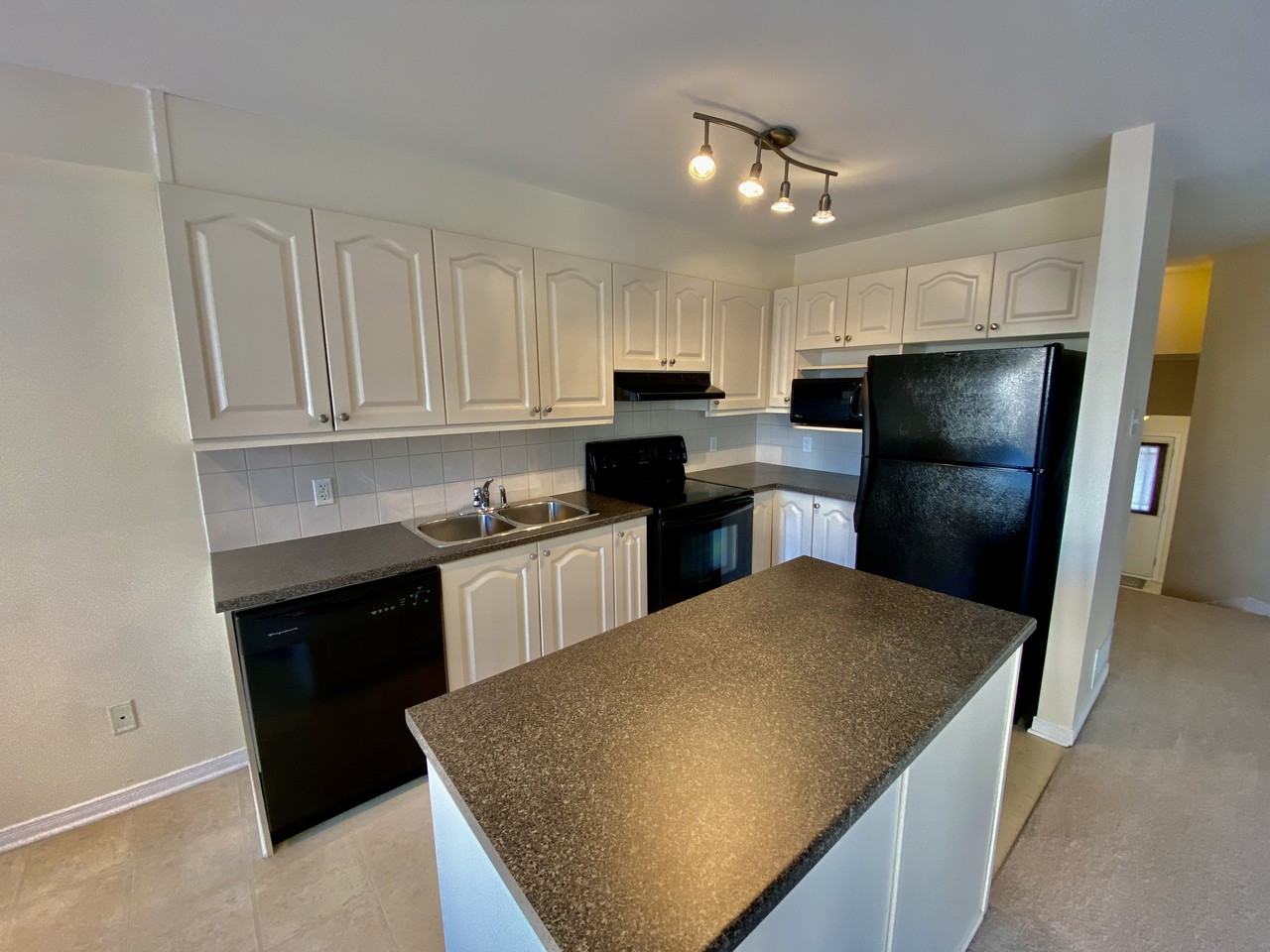 137 Freeport Drive - Photo 2 of 9