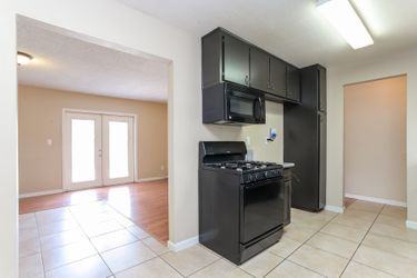 825 W Sharon Rd - Photo 3 of 23