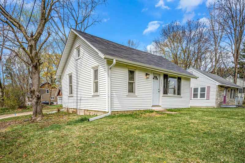 5251 Grand Ave - Photo 3 of 10