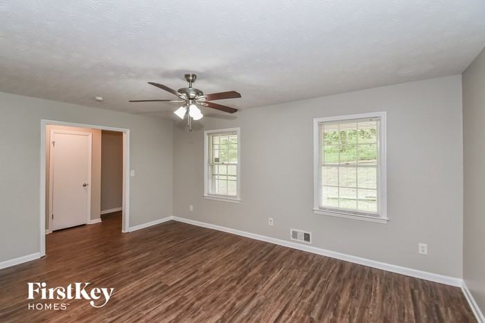 3415 Executive Ln - Photo 3 of 15