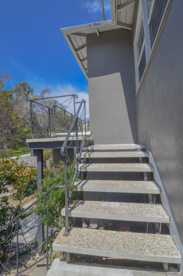 3246 Barham Boulevard - Photo 5 of 43