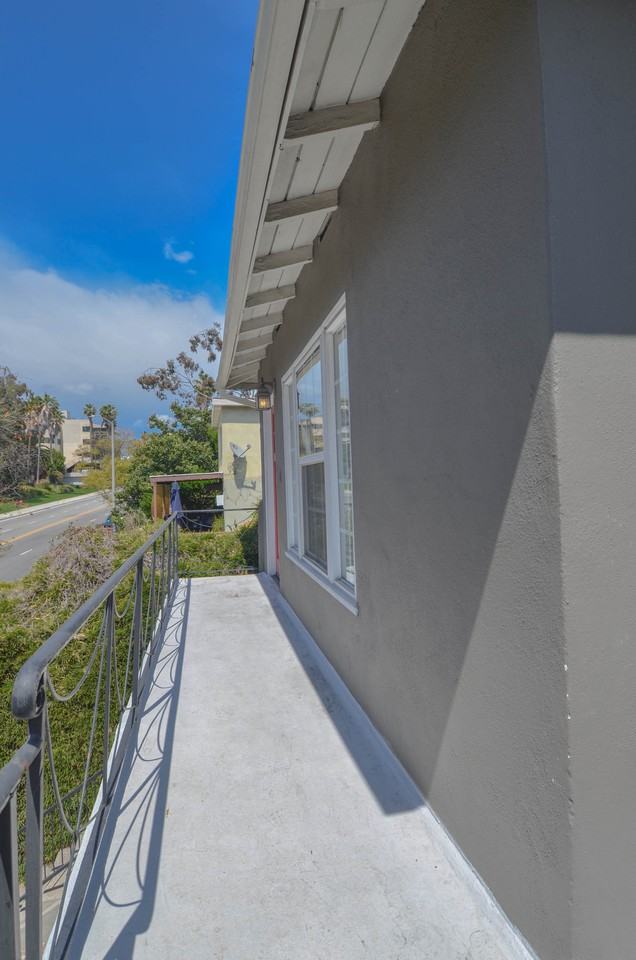 3246 Barham Boulevard - Photo 6 of 43