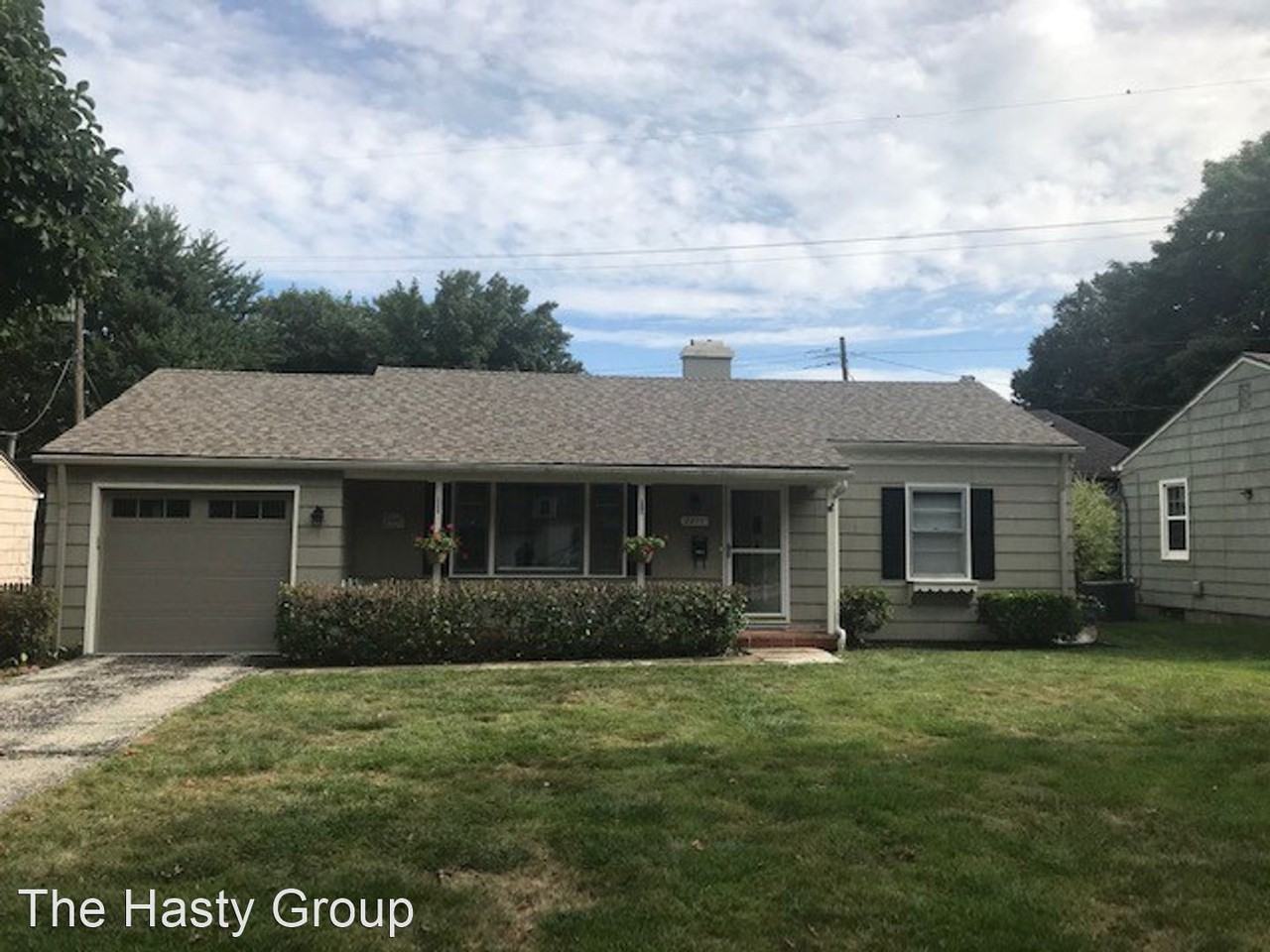 2211 Somerset Dr - Photo 2 of 21