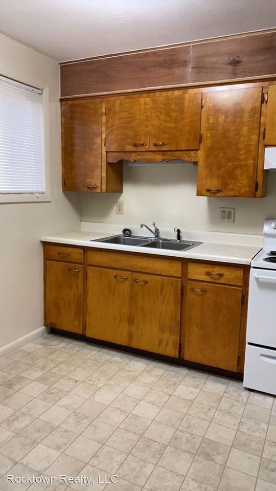 1753 Central Ave - Photo 2 of 6