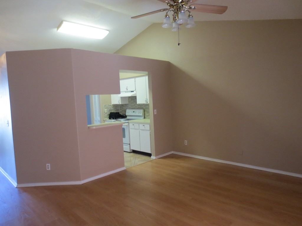 1809 Tarah Trace Dr - Photo 2 of 15