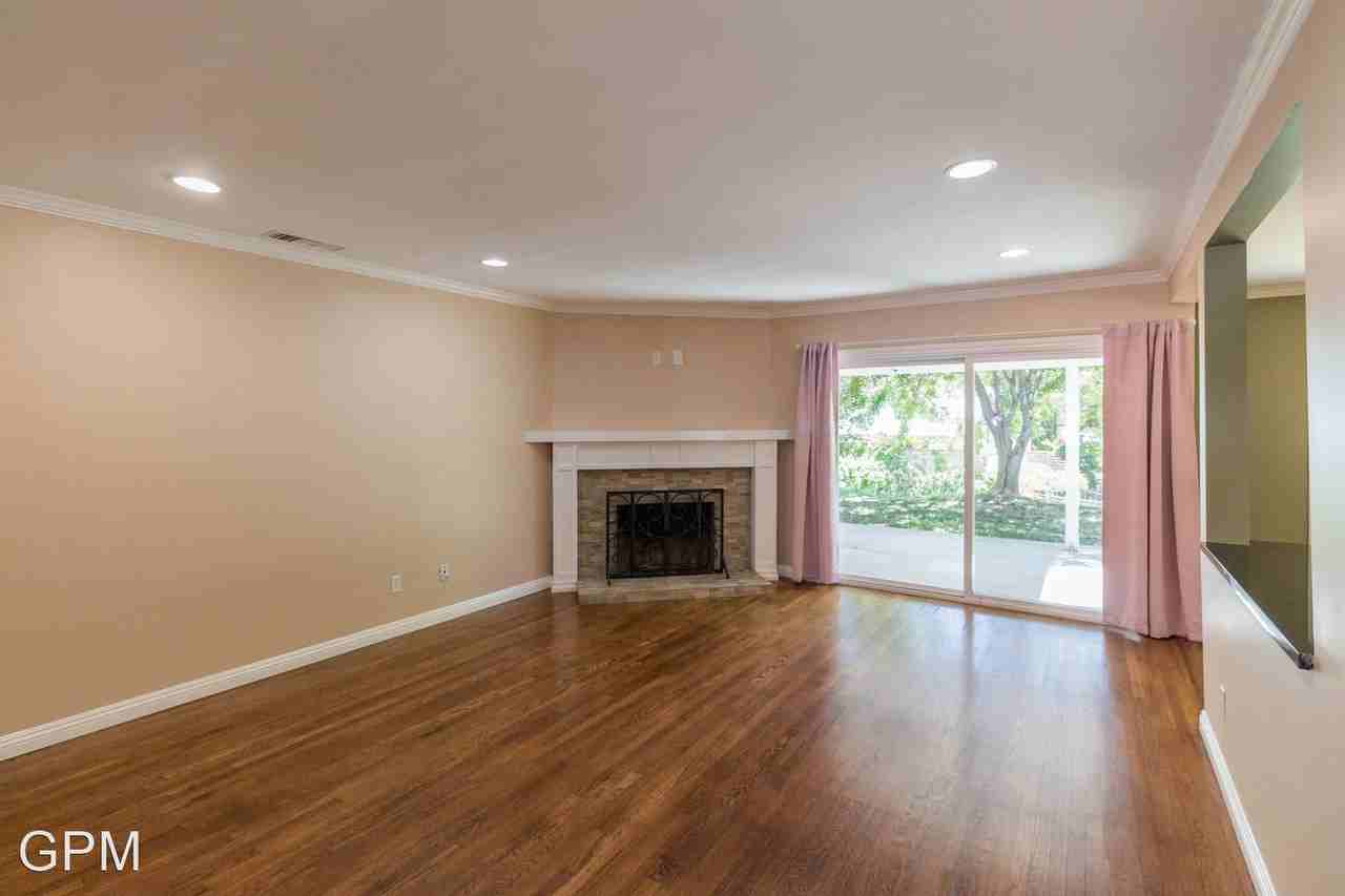 10780 Deliban St - Photo 3 of 22