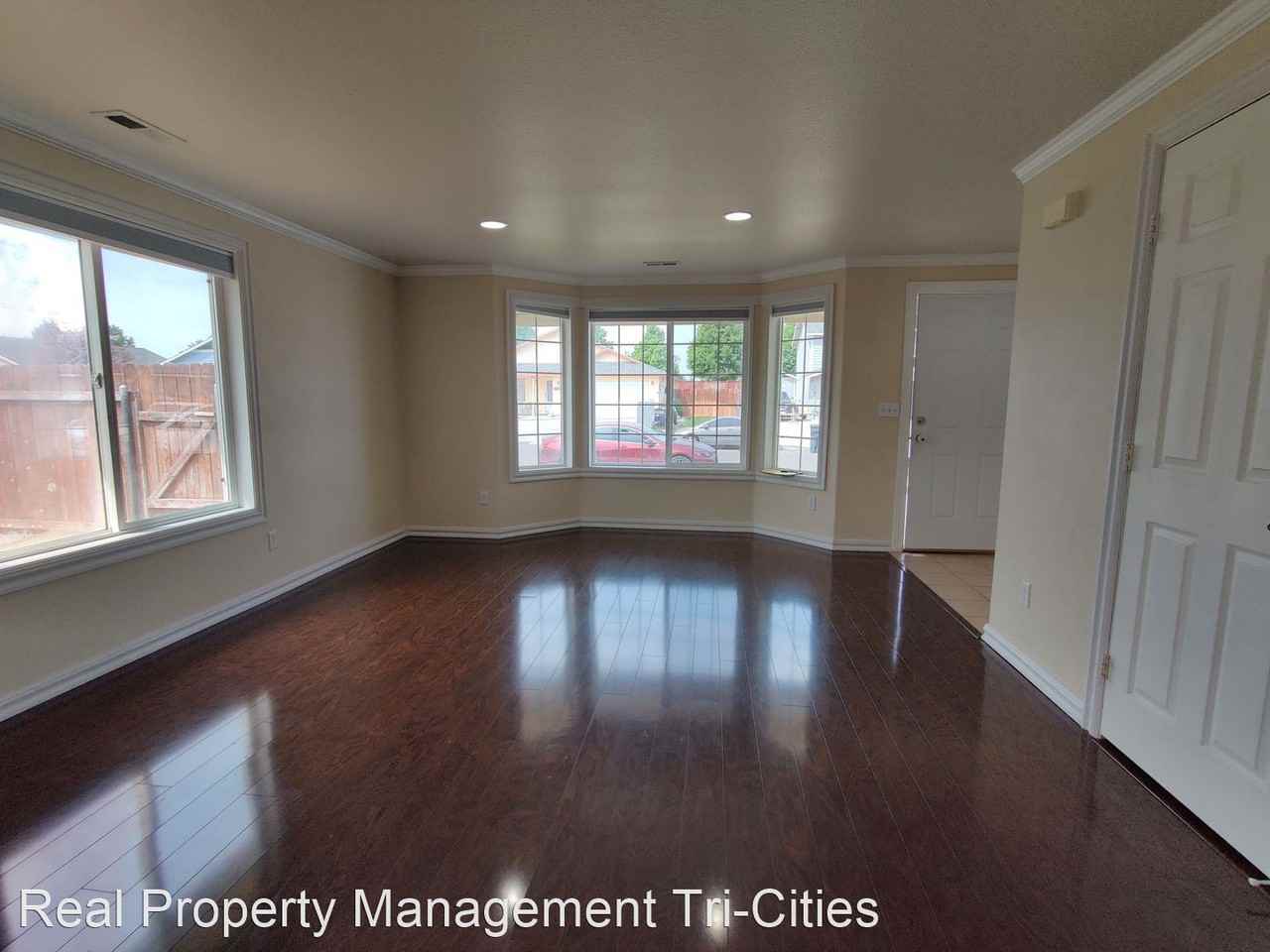 7912 Redonda Dr - Photo 3 of 27