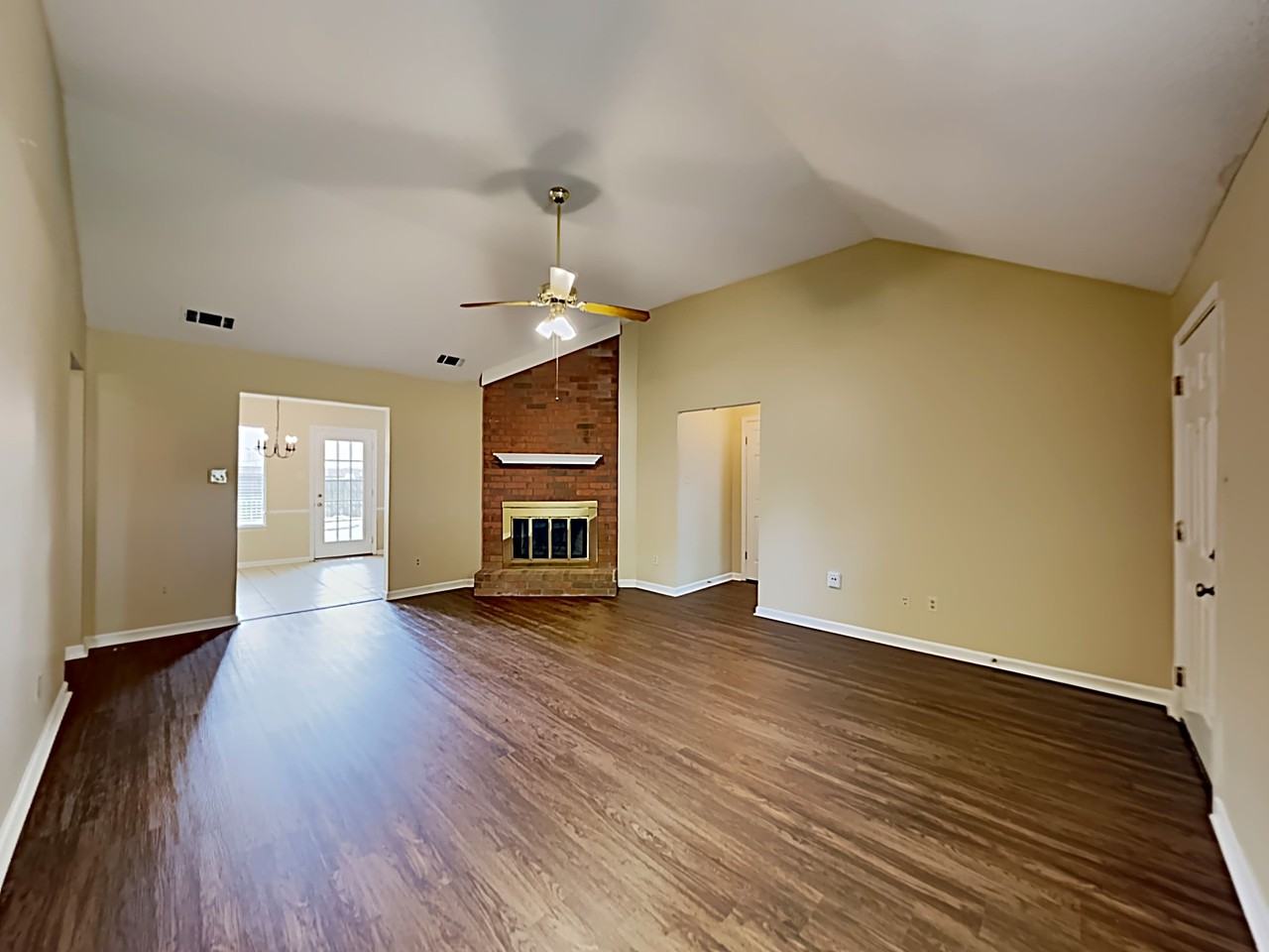 8053 Sandywood Ln - Photo 3 of 15