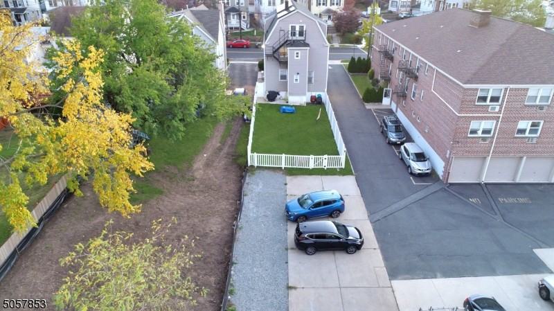 247 Franklin St - Photo 2 of 15