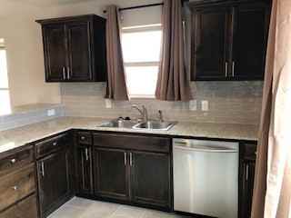 2704 Northwest 195th Street - Photo 5 of 28