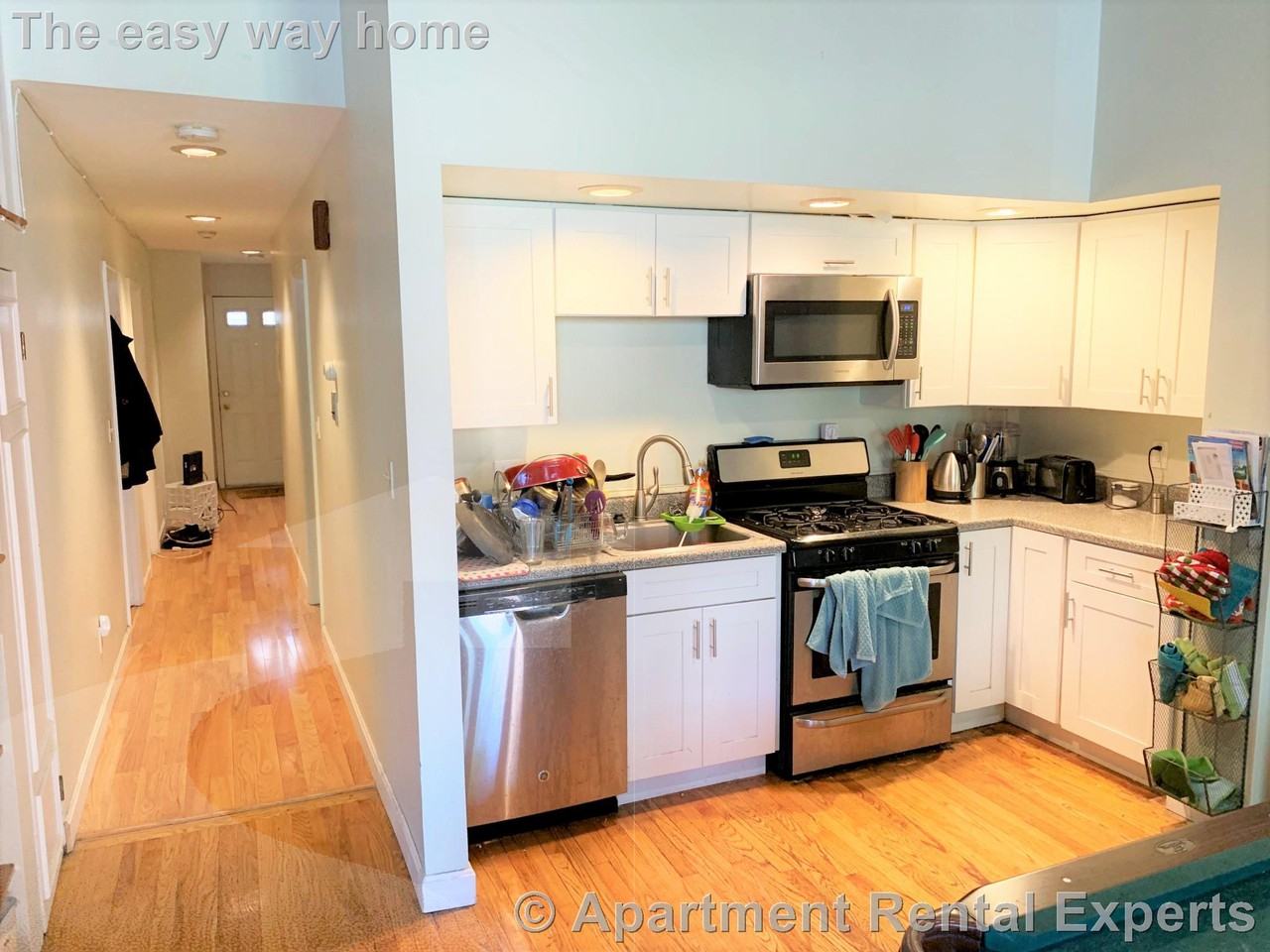 108 Central St #1R - Photo 2 of 10