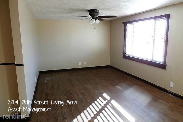 2204 25th St - Photo 2 of 10