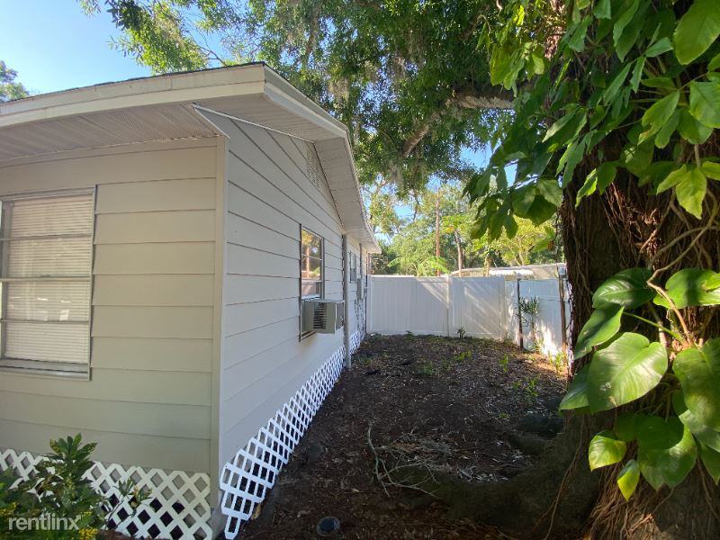 7602 New York Dr - Photo 3 of 14