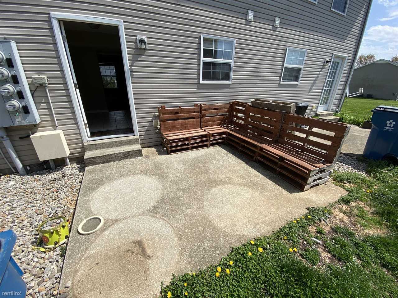 330 Kenlee Cir - Photo 3 of 8