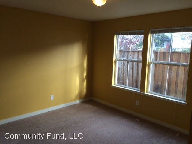 2497 Casa Ct - Photo 2 of 4