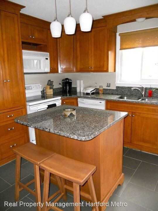 122 Williams St - Photo 2 of 9