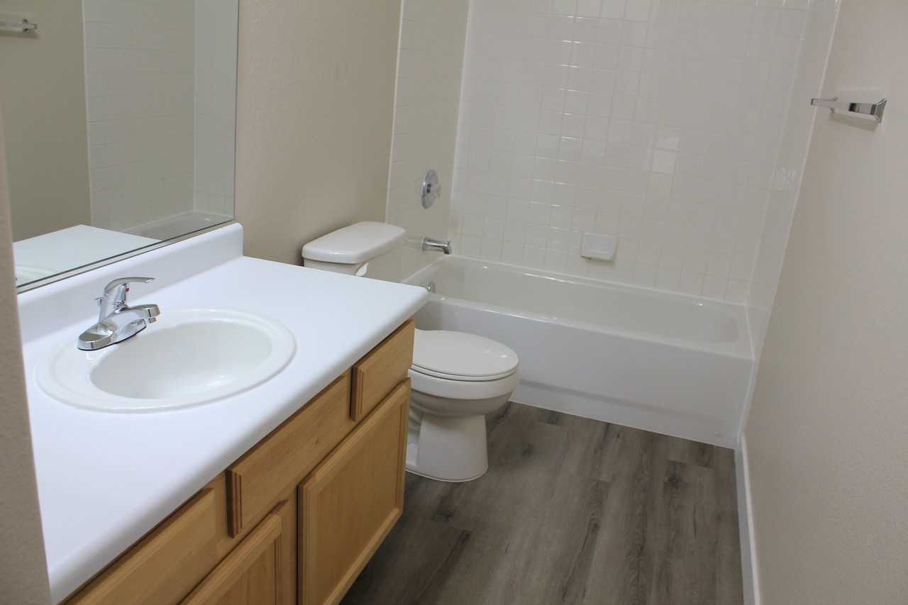 504 Crumpler Pl - Photo 3 of 32