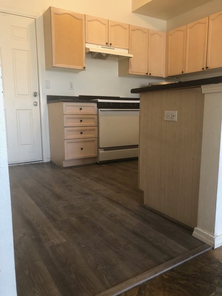 410 Phoenix Ave Nw - Photo 3 of 20
