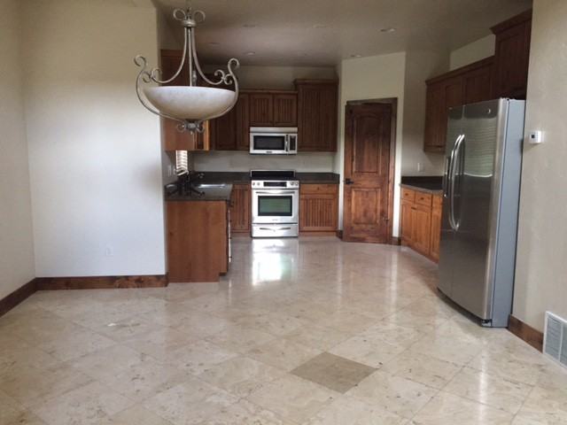 1115 Nw #8 - Photo 2 of 27