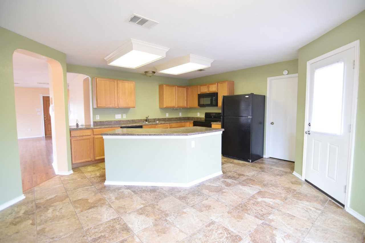 411 Sunrise Blf - Photo 6 of 19