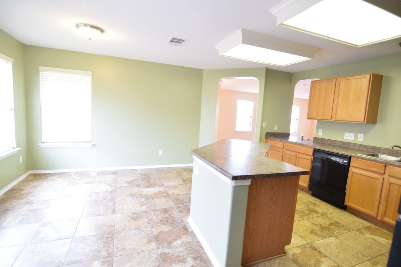 411 Sunrise Blf - Photo 7 of 19