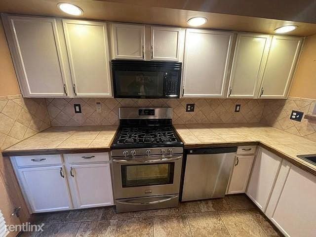 8285 Mira St - Photo 3 of 10