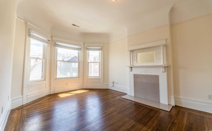 2947 Steiner St - Photo 2 of 7