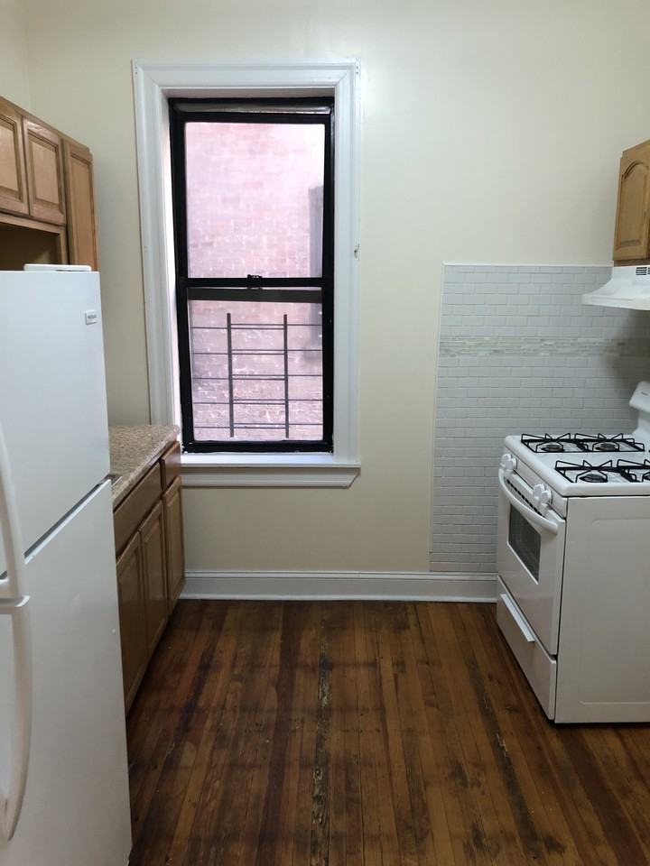 KINGSBRIDGE/UNIVERSITY 2BR - Photo 2 of 8