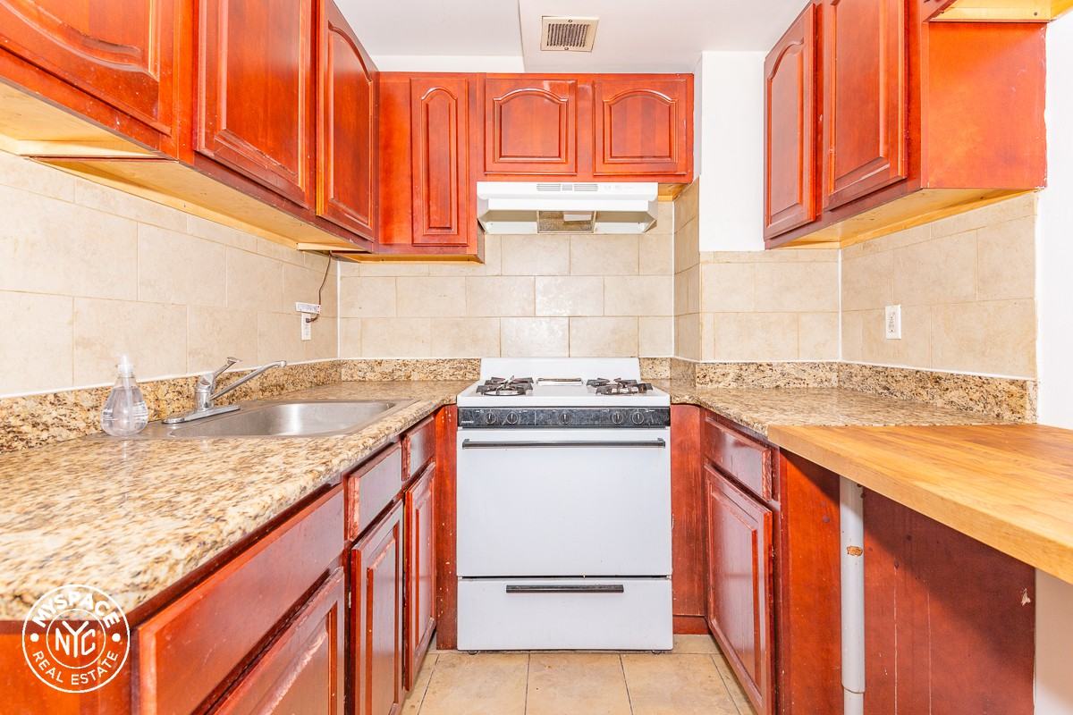 181 Greenpoint Ave #3F - Photo 3 of 10