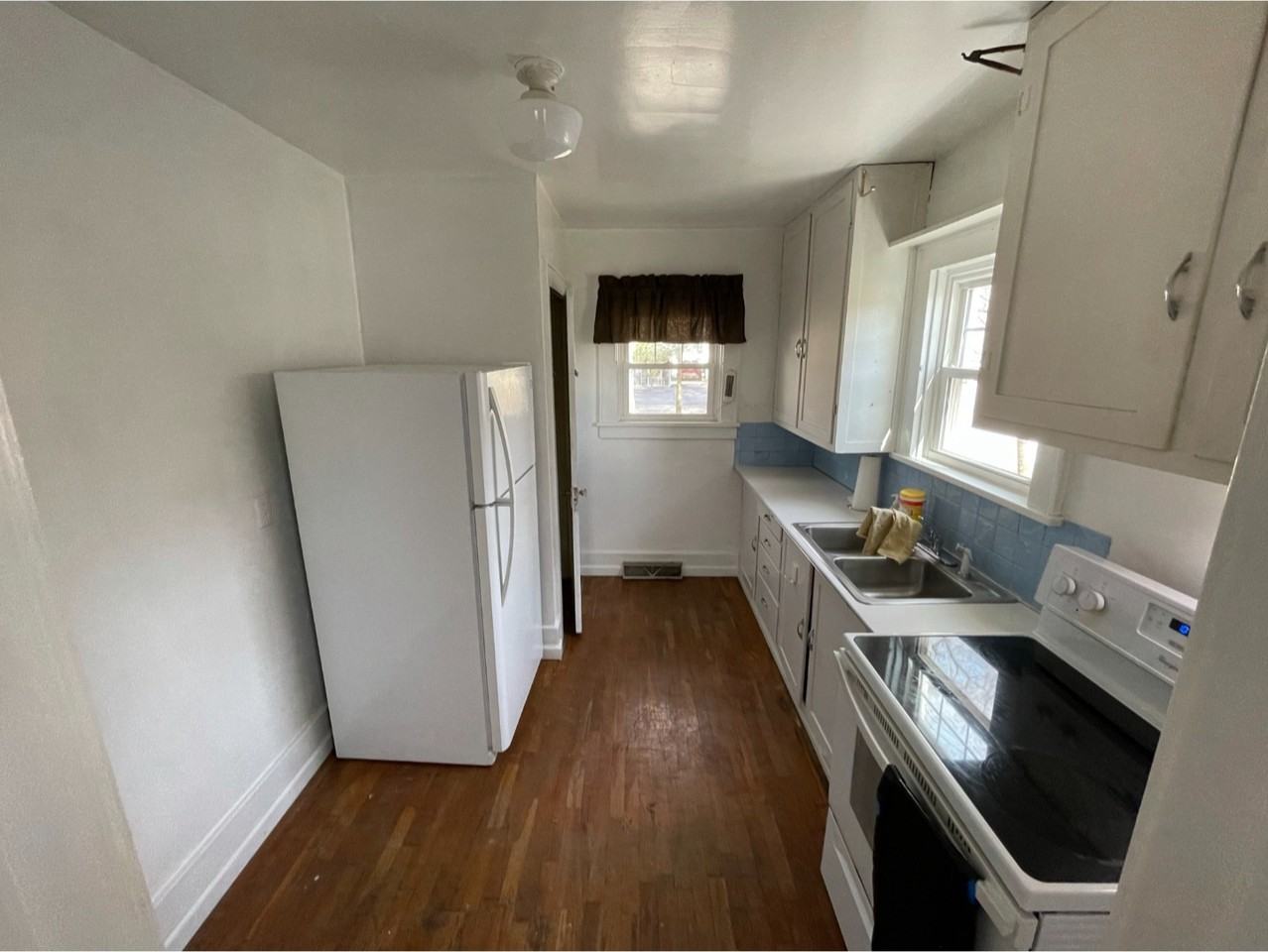 425 E 5th St - Photo 3 of 10