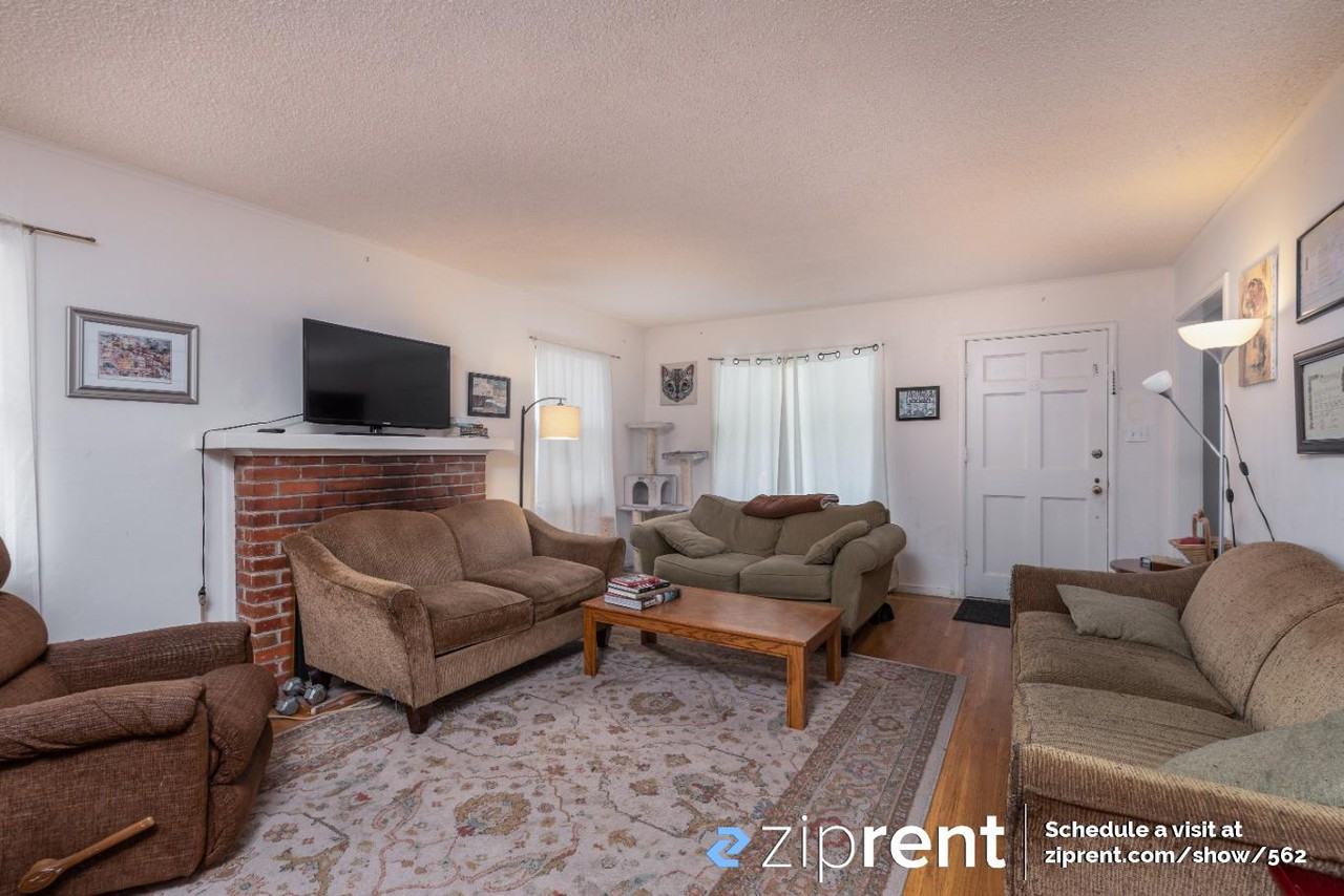 1305 Lawrence St - Photo 3 of 10