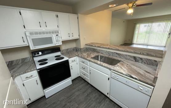902 Chestnut Hill Dr #C - Photo 3 of 10