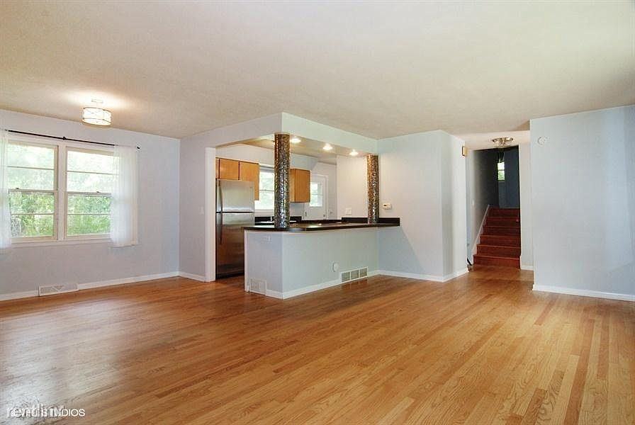 109 Sandalwood Dr - Photo 3 of 9