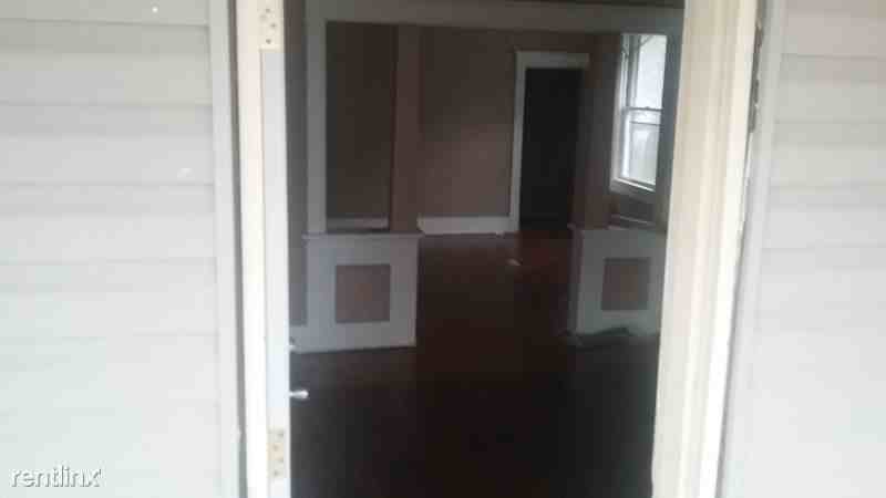 1122 Madeline St - Photo 2 of 8