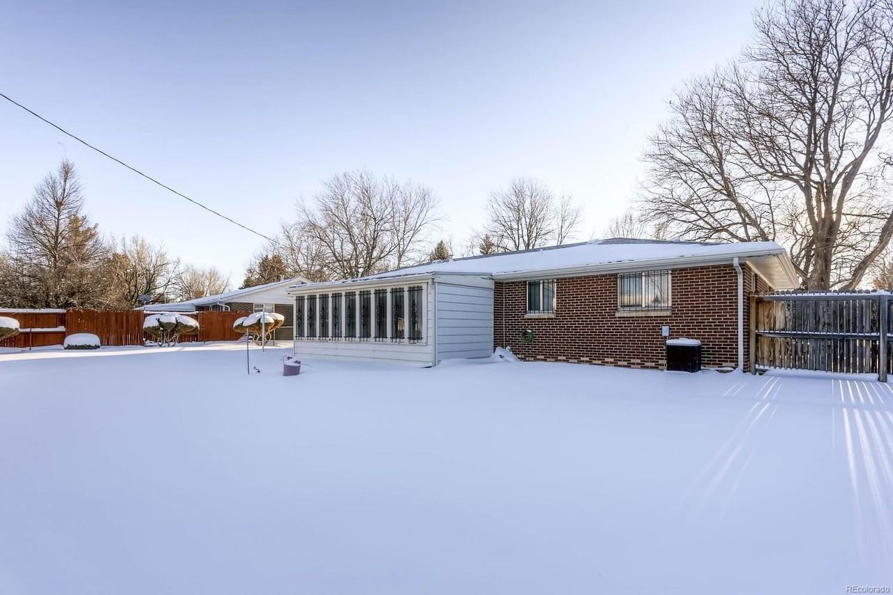 648 S Quentin St - Photo 3 of 17