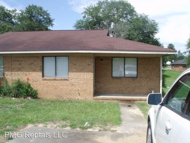 109 Maple Dr - Photo 2 of 12