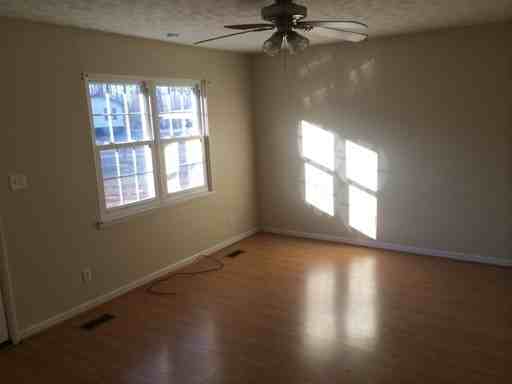 138 Cedar Ct - Photo 2 of 15