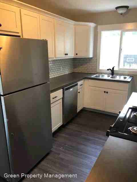 136 Exchange St Se - Photo 3 of 13
