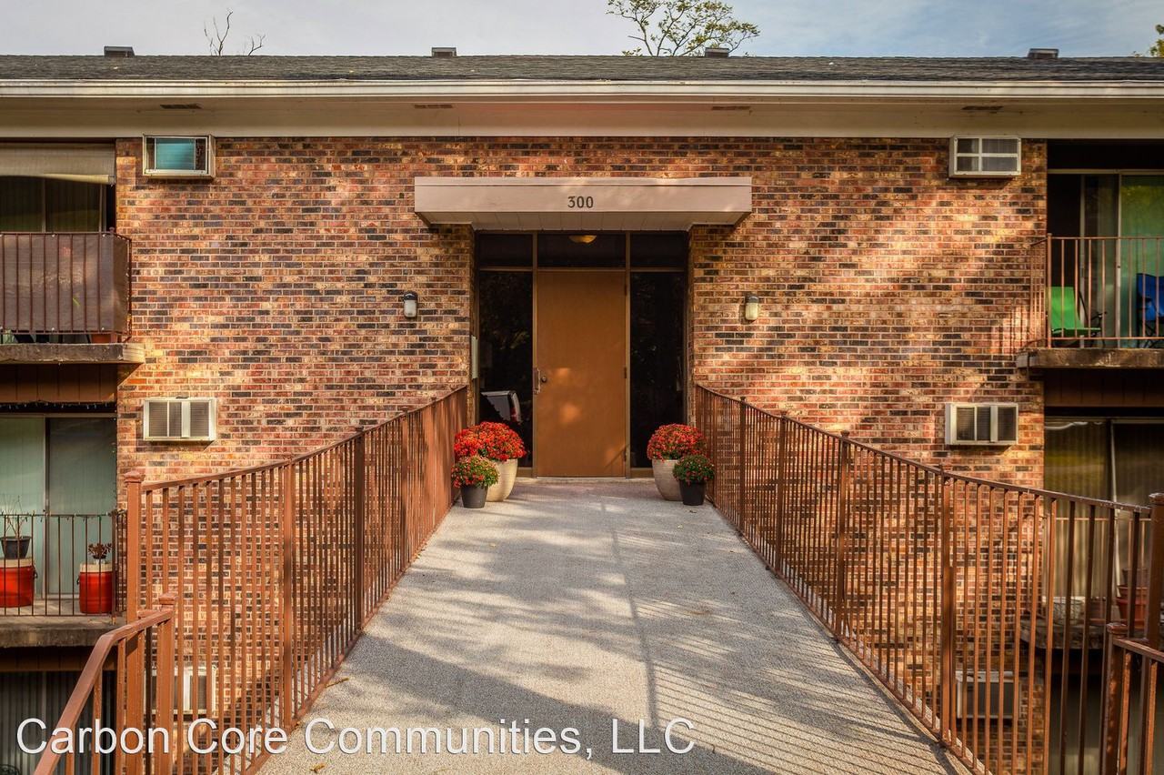 300 Highway Ave - Photo 2 of 8