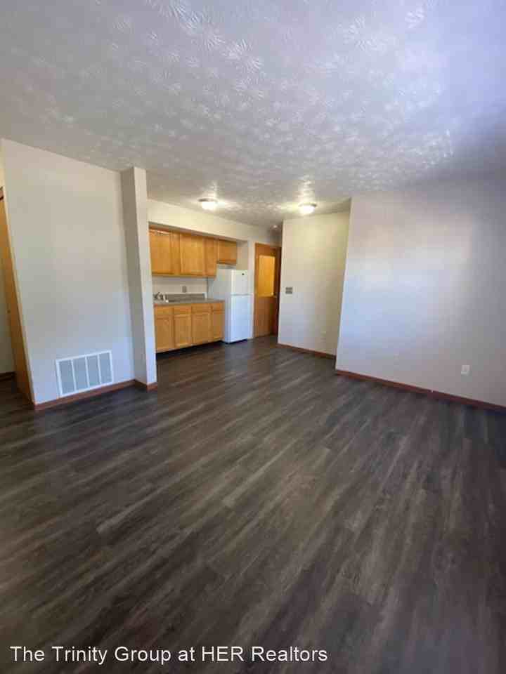 1236 Green Valley Dr - Photo 3 of 9