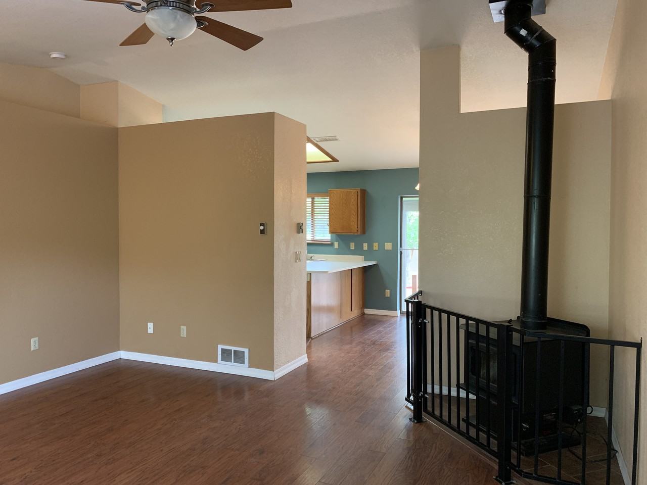 3521 N Castle Dr - Photo 3 of 12