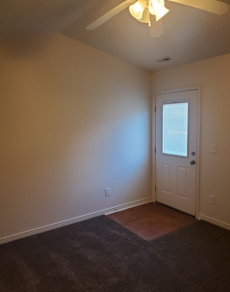 4851 Sw - Photo 3 of 6