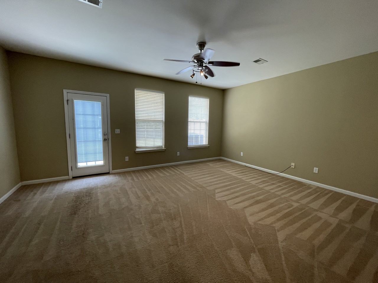 713 Hemingway Cir - Photo 4 of 11