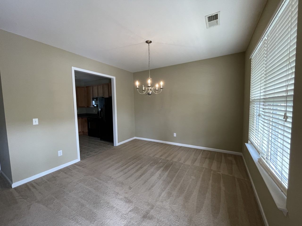 713 Hemingway Cir - Photo 5 of 11